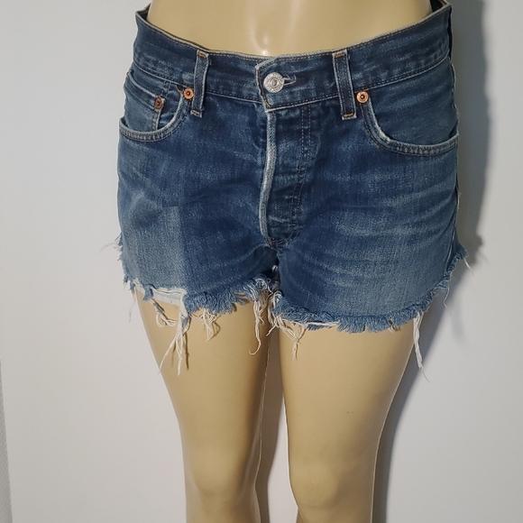Levi’s 501 Women's Cutoff Denim Shorts Size 32 Blue - Picture 1 of 10